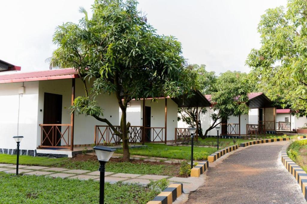 Mangozzz Magical World Hotel Panvel Eksteriør billede