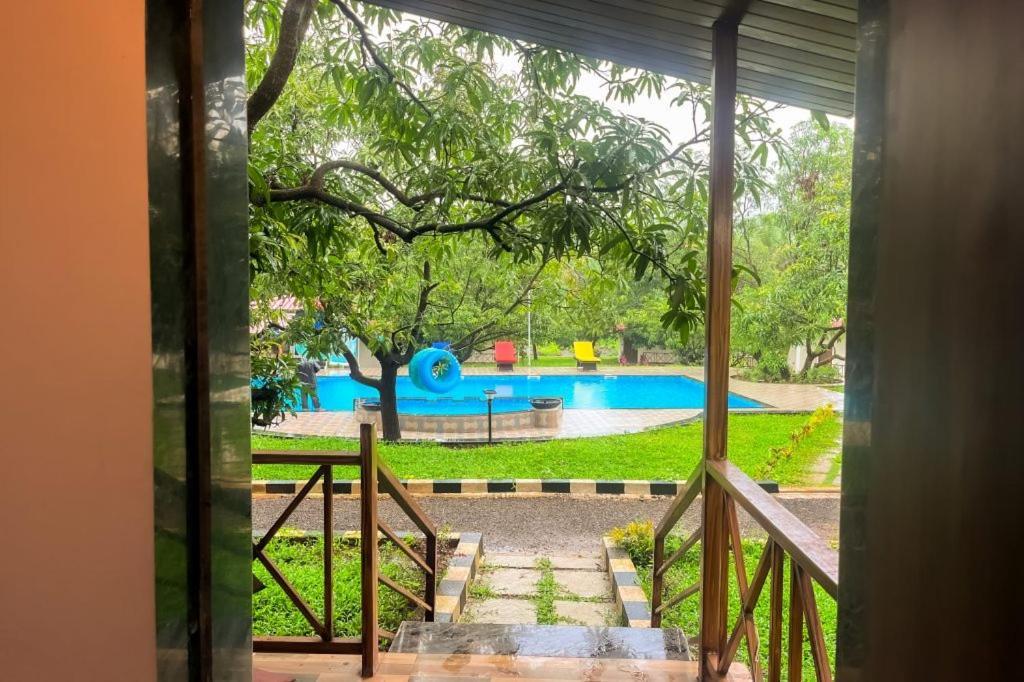 Mangozzz Magical World Hotel Panvel Eksteriør billede