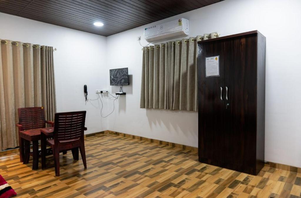 Mangozzz Magical World Hotel Panvel Eksteriør billede